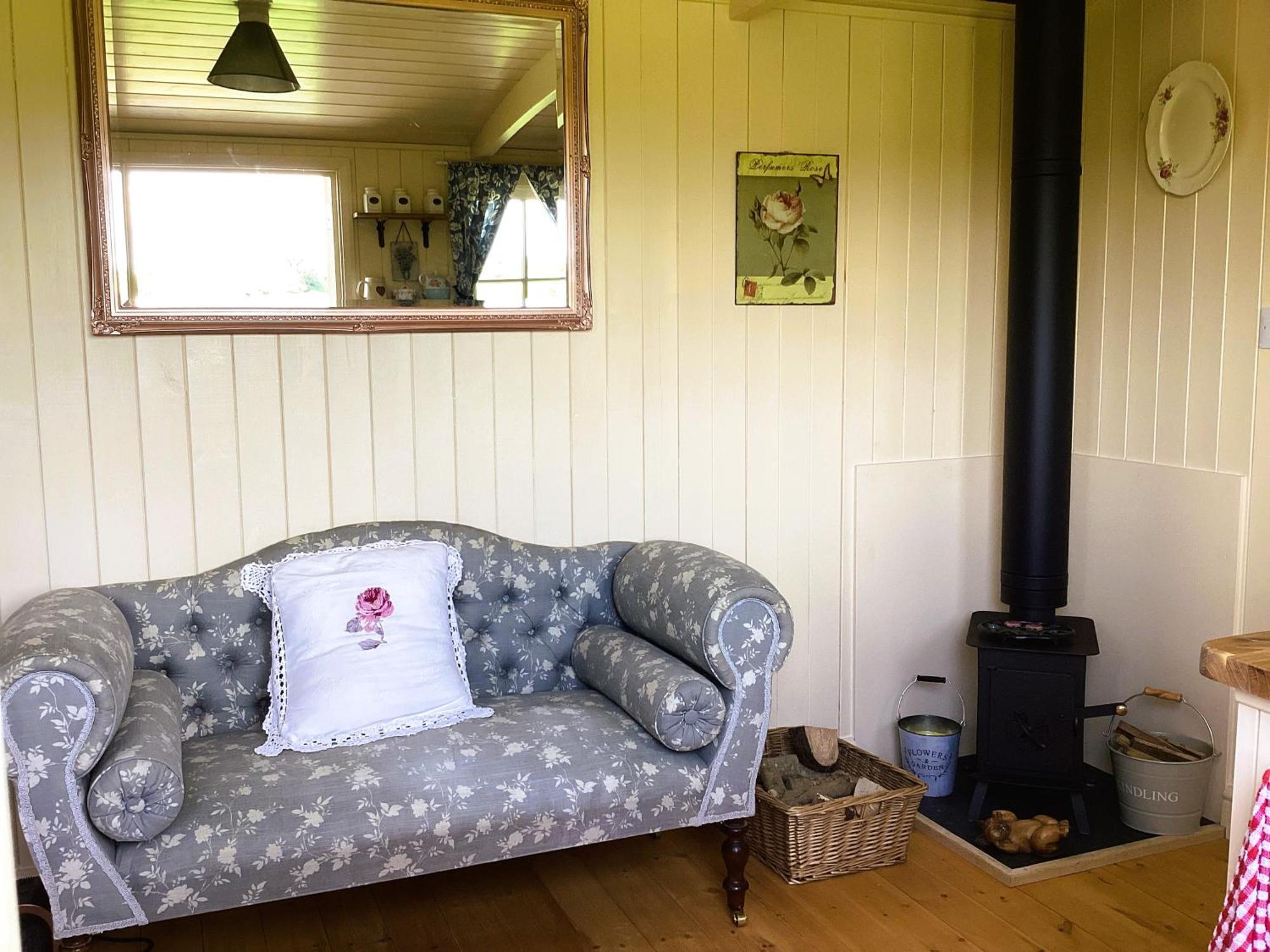 Lilly'S Pad Hotel Бюд Екстериор снимка
